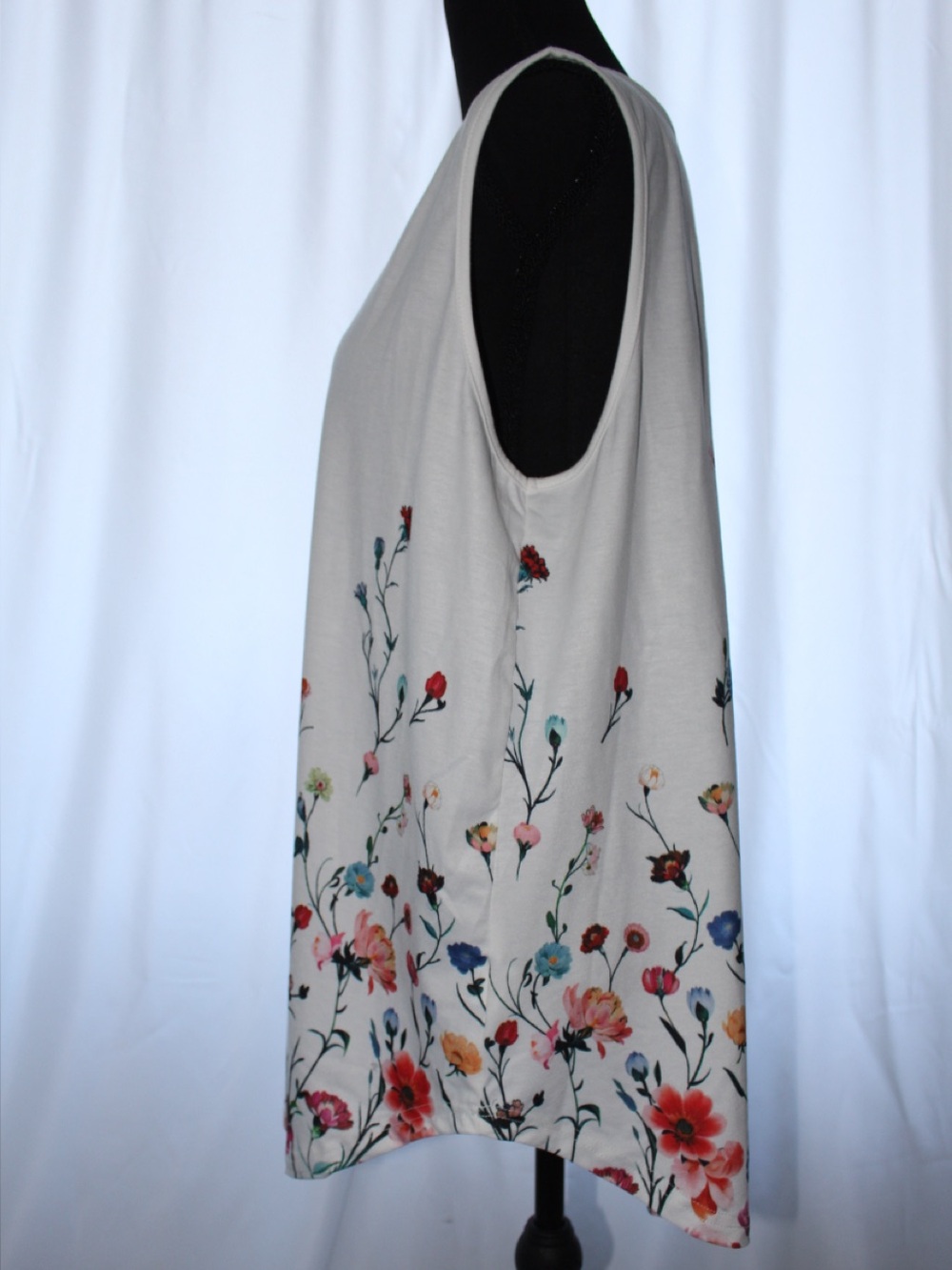 BloomChic White V-Neck Tank Top with Multicolor Floral Print - Picture 3 of 7
